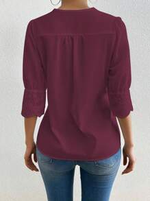 Chiquease 夏季休闲纯色刺绣衬衫，适合大学生穿着。