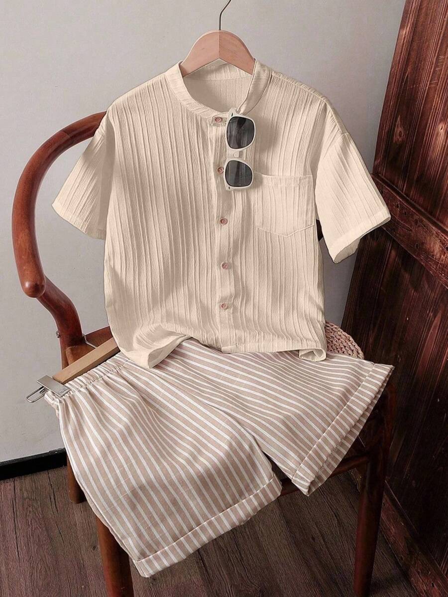 SHEIN Vintaside Kids 2 件套青春期前男童通勤休闲纹理条纹中式领衬衫和短裤套装,舒适时尚 - 彩色 - 查看 1