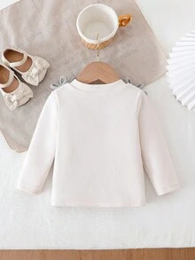 SHEIN 女婴3D蝴蝶结圆领长袖二合一蓬松毛衣。3D蝴蝶结装饰，展现俏皮可爱的造型。圆领长袖设计，经典百搭。二合一款式，搭配层叠细节，让您的小宝贝成为众人瞩目的焦点。适合派对、外出、居家休闲和日常活动。 - 彩色 - 查看 2