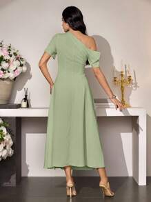 Modelyn 不对称腰部修身简约女士夏季斜肩连衣裙 - 綠色 - 查看 2
