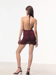 SHEIN Unity Robe ajustée et sans dos avec des fleurs en tricot texturé, créant une sensation romantique et artisanale. Une interprétation fraîche de Juneteenth, elle est parfaite pour danser