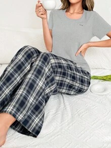 SHEIN 2 件套休闲补丁印花短袖衬衫，带装饰 U 领和裤子家居服套装女士睡衣格子睡裤女士家居服家居服女士秋季睡衣女士 - 灰色 - 查看 4