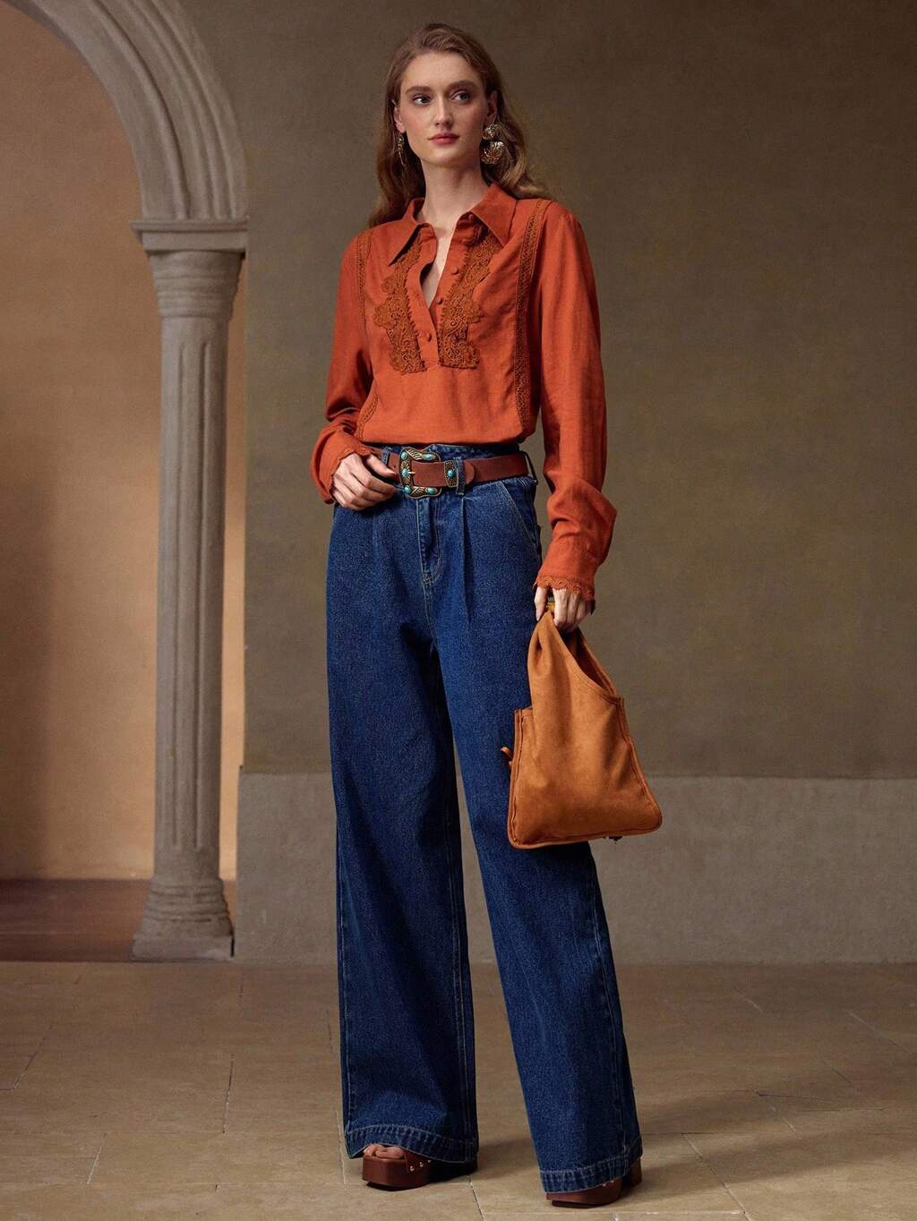 BLUSA DE MANGA LARGA CON ENCAJE GUIPUR Y CONTRASTE DE LINO