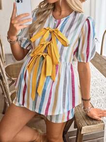 SHEIN طقم من قطعتين ملابس علوية واشورت للحوامل بياقة دائرية مزينة بفيونكة، بطبعات ملونة وخطوط ، كم قصير - متعدد الألوان - مشاهدة 6