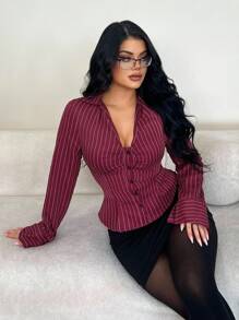 SHEIN SXY 美人鱼风格酒红色条纹修身长袖纽扣衬衫，酒红色上衣，勃艮第衬衫，条纹衬衫，细条纹衬衫，深红色上衣，老钱，教师，商务休闲女士，优雅，办公室，俱乐部性感，外出上衣，秋季，冬季，教师，可爱衬衫，节日，机场，性感，条纹，长袖上衣女士，商务休闲，俱乐部 - 酒紅色 - 查看 3