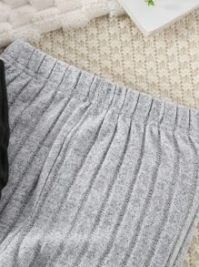 SHEIN 2 sztuki/zestaw: koszulka z długim rękawem i spodnie dla chłopców, w tym trójkolorowa koszulka z nadrukiem w kratkę z grafiką i spodnie z prążkowanej dzianiny, odpowiednie na co dzień, święta, powrót do szkoły i wczesną jesień - Jasnoszary - Zobacz 6