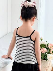 SHEIN 年轻女孩日常休闲黑白条纹蝴蝶结装饰吊带背心和荷叶边下摆迷你裙套装 - 黑與白 - 查看 3