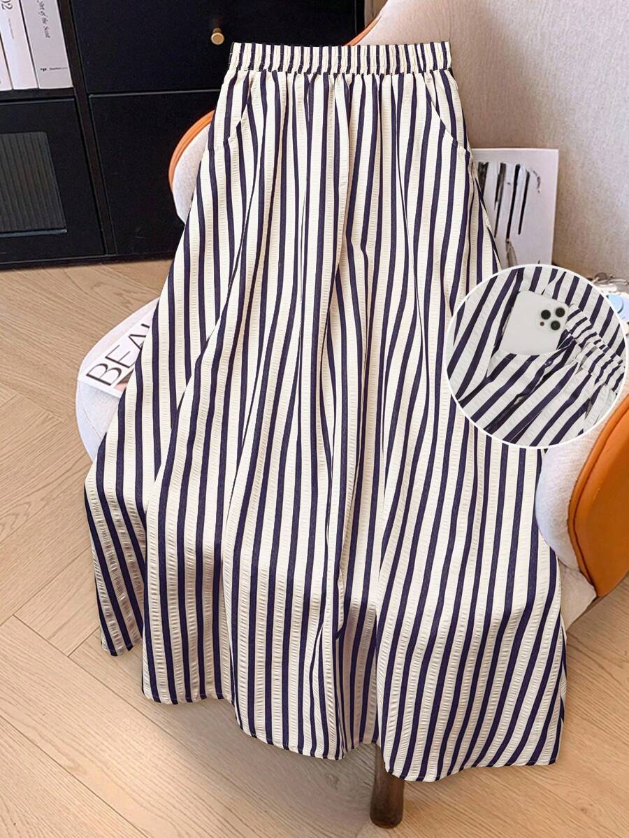 Franclia 时尚条纹休闲百搭A字裙，适合春季和秋季穿着，是大学校园的理想休闲服饰。 - 藏蓝色 - 查看 1