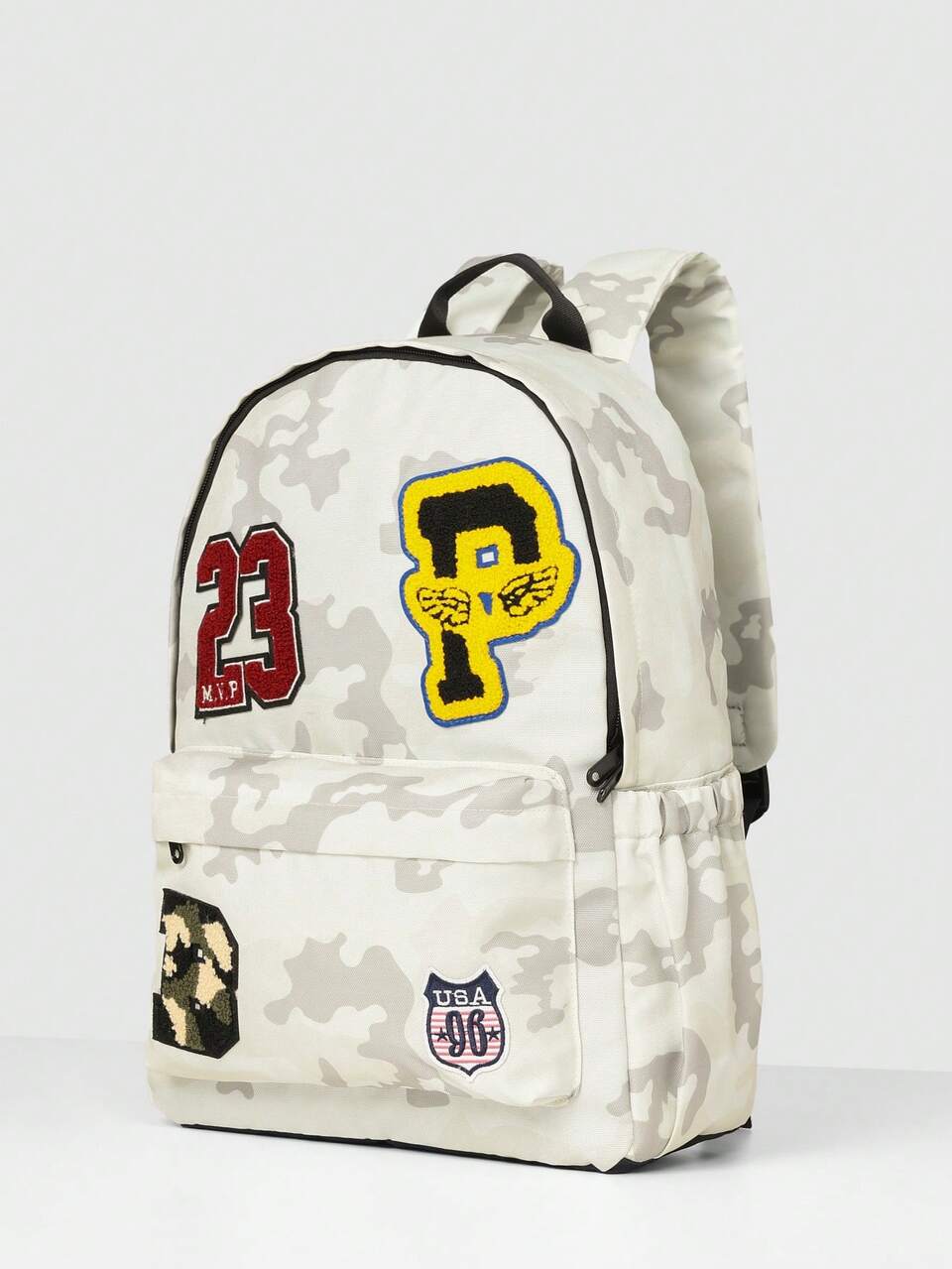 Mochila estilo campus con parches universitarios y estampado de camuflaje