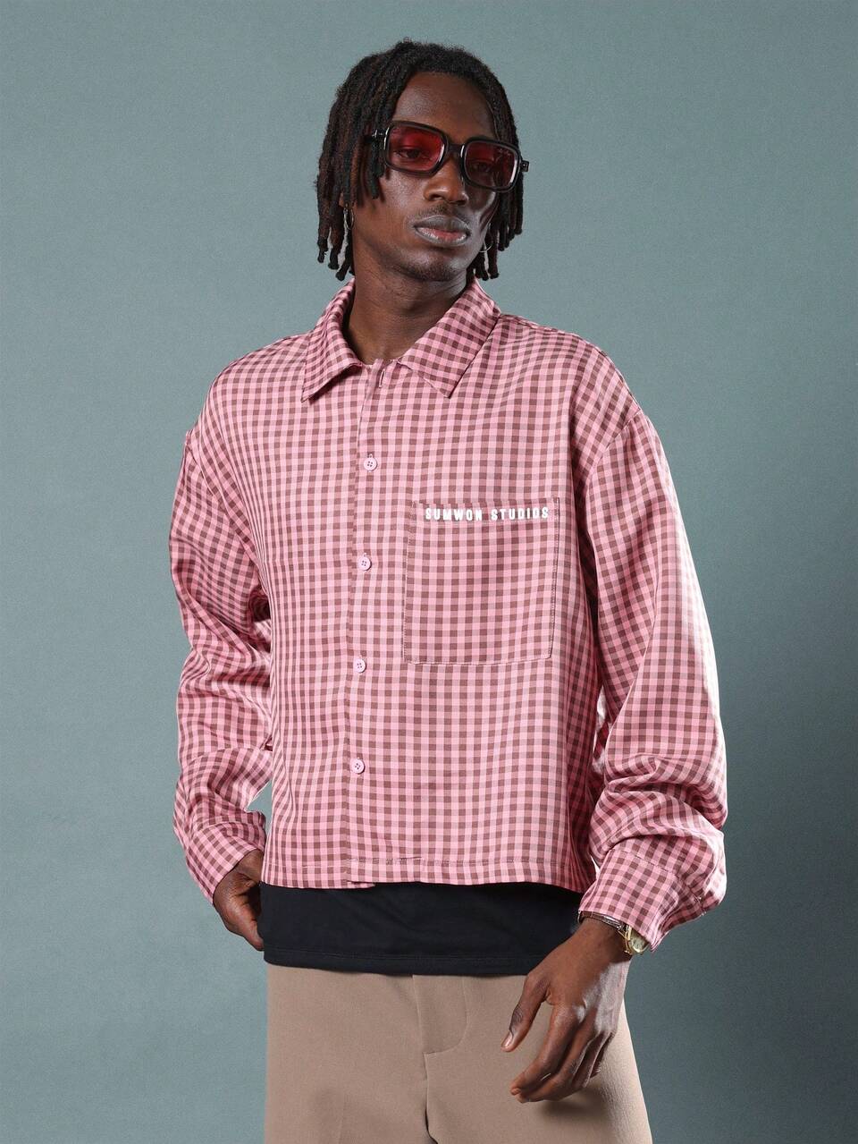 Camisa abotonada de cuadros  con estampado universitario en la espalda