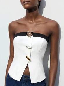 Maija Elegantes urbanes Damen Crop Tube Top in Schwarz & Weiß mit Sonnenblumen-Metallschnalle, geeignet für Frühling/Sommer Urlaub & Casual Wear, Geburtstagsfeiern, Sommer, 4. Juli Unabhängigkeitstag, Pride Monat, Party, trägerlos, Träger, Streetwear, Stockholm Stil, Herbst, Casual Business Casual - Schwarz und Weiss - Übersicht 5