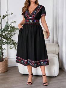 SHEIN Clasi 夏季女式加大码优雅女士 V 领定位花朵图案印花双侧口袋腰部 A 字形连衣裙，适合各种场合，海滩度假、日常通勤、家居等 - 彩色 - 查看 1