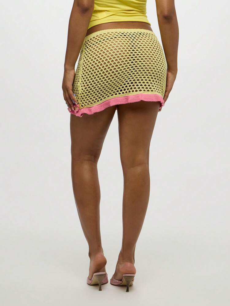 SUMWON Jupe mini cache-maillot en tricot crocheté avec appliqué floral pastel. Tenue de plage d'été pour festival, bordure à volants, jupe de maillot de bain pour soirée