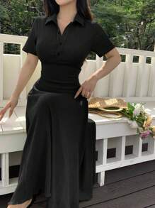 Modelyn 女式纯色简约纽扣半襟收腰中长款针织连衣裙 - 黑色 - 查看 3