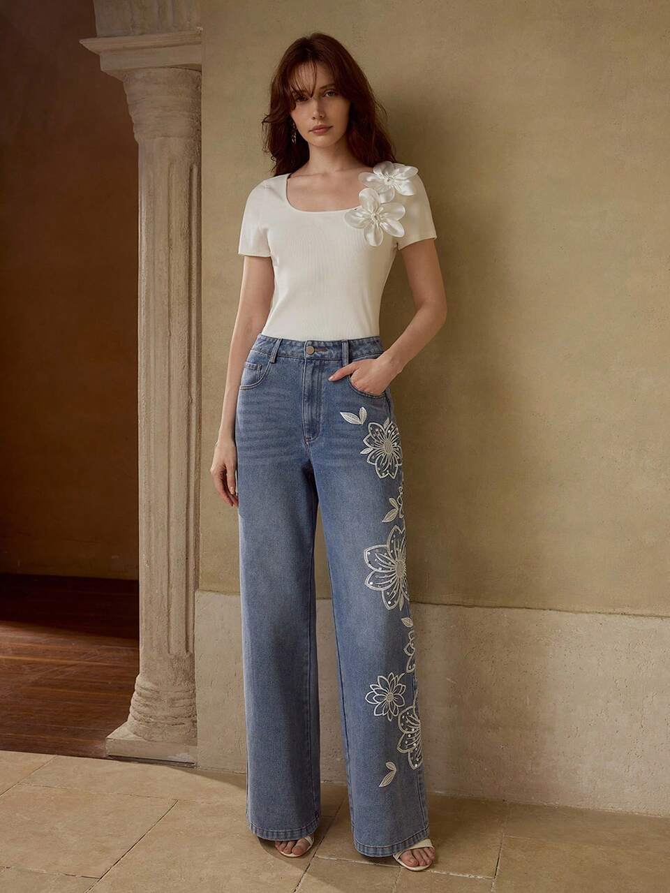 EMBROIDERY SLANT POCKET JEANS