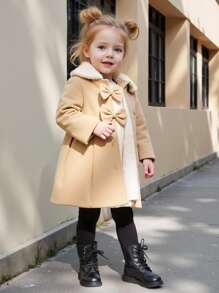 SHEIN Vintaside Kids 女嬰毛領蝴蝶結貼花風衣，秋冬米色可愛款 - 駝色 - 查看 9