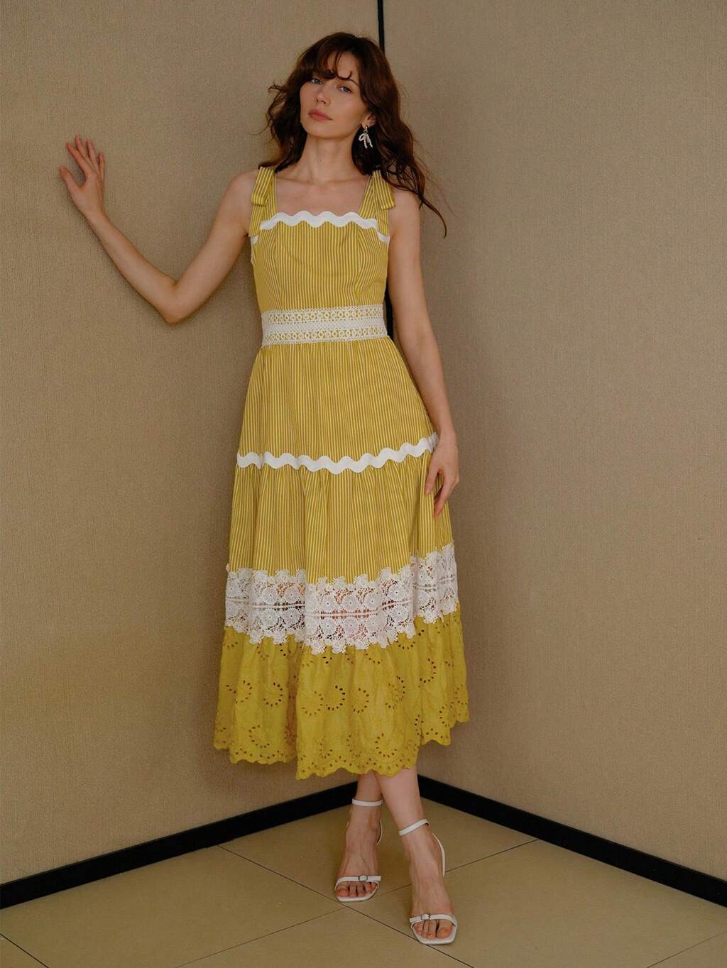 MOTF STUDIO CONTRAST TRIM HOLLOW OUT CINCHED WAIST MAXI DRESS