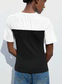 Maija 2025 Nowy damski T-shirt dwuczęściowy z krótkim rękawem i kontrastowym wykończeniem w kolorze czarno-białym, miejski, dopasowany, odpowiedni na wiosnę/lato, wakacje na plaży, urodziny, do klubu, odzież uliczną, styl sztokholmski, jesień, zdobiony kryształkami, błyszczący, codzienny strój roboczy, codzienny strój biznesowy - Czarne i Białe - Zobacz 4