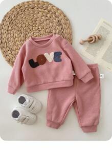 SHEIN Bộ 2 món áo nỉ in chữ và quần nỉ cho bé gái sơ sinh - Hồng - Xem 3