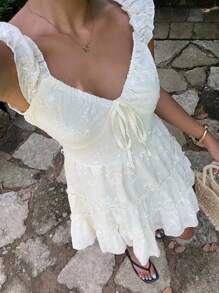 Lyxana 荷叶袖刺绣花朵浪漫短裙