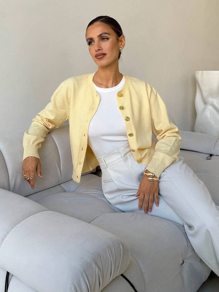 Lavishia 休闲百搭黄色金属纽扣薄款开衫