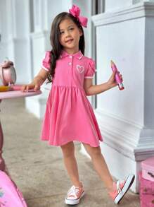 SHEIN 年轻女孩休闲舒适马球领心形图案连衣裙，适合上学、返校、运动和休闲 - 粉色 - 查看 4