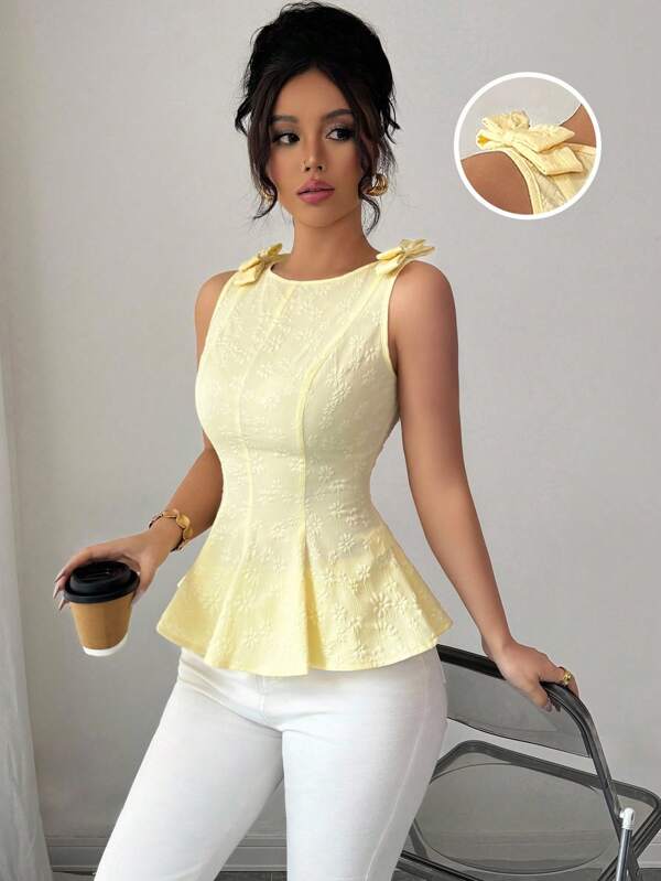 SHEIN Elenzya Nueva blusa de mujer con estampado floral de textura tejida, con tirantes con lazo, diseño de dobladillo con volantes en la cintura, elegante y versátil para vacaciones y uso casual