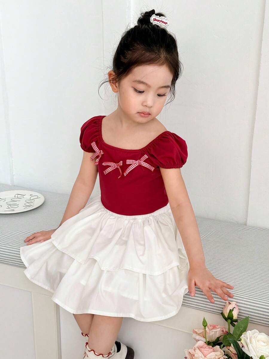 SHEIN Conjunto informal de 2 piezas para niñas jóvenes con camiseta de manga corta con decoración de lazo y falda, color burdeos con volantes - Multicolor - Ver 1