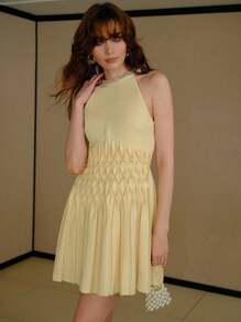 MOTF STUDIO Plisserad klänning med strass - Gul - Visa 4
