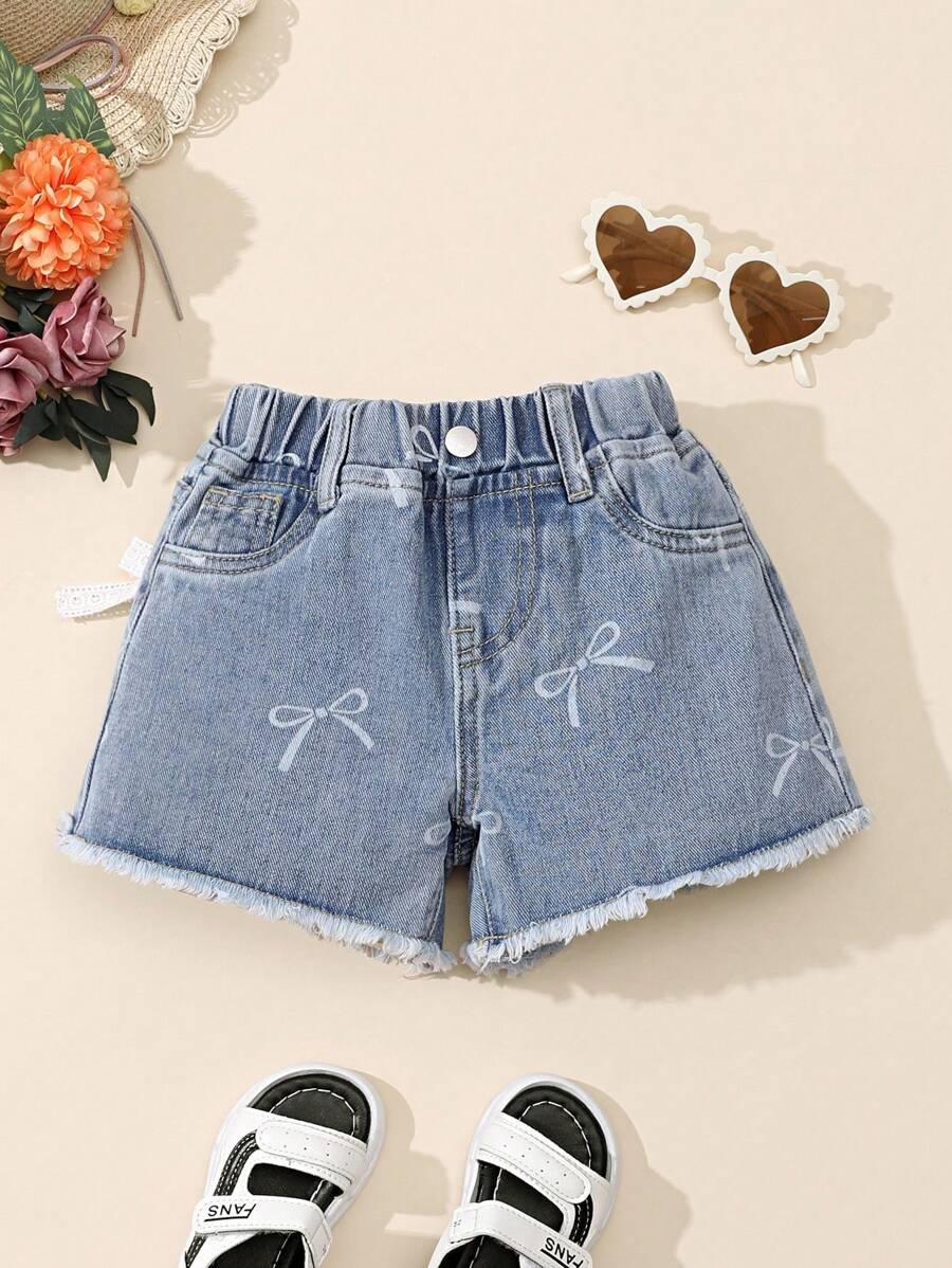 Denimly 新款夏季少女牛仔短裤，白色蝴蝶结印花与经典牛仔蓝谱写一曲夏日之歌，简洁利落的剪裁设计搭配白色编织蝴蝶结，增添甜美可爱的少女气息，甜美女孩的必备衣橱单品，适合街头、聚会、校园、女友派对、海滩度假、户外活动 - 中等水洗藍 - 查看 1