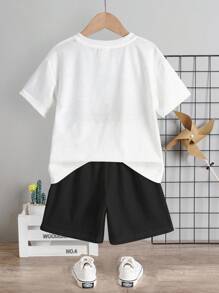 SHEIN Conjunto de camiseta de manga corta y pantalón corto informal con patrón de araña de dibujos animados para niño joven, adecuado para el verano
