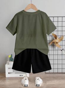 SHEIN Set de 2 piezas de camiseta de manga corta casual y pantalones cortos para niños, adecuado para el verano