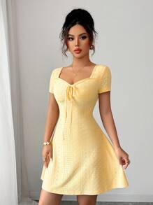 Elenzga 夏季新款奶油黄色针织提花性感修身蝴蝶结系腰短款连衣裙 - 淡黃色 - 查看 4
