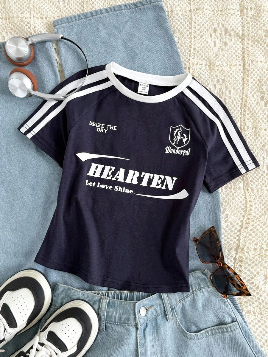 SHEIN Áo thun cotton bó sát co giãn cổ tròn cho bé gái tuổi teen, màu đỏ tía, phong cách đại học, họa tiết khẩu hiệu ruy băng, vá vá - Màu xanh hải quân - Xem 1