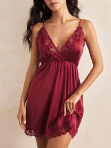 Charlaine 对比色蕾丝缎面吊带睡裙 Luxeloungewear