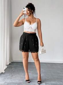Elenzga Damen Große Größen Shorts mit Perlen Dekor und Spitzenbesatz - Schwarz - Übersicht 3