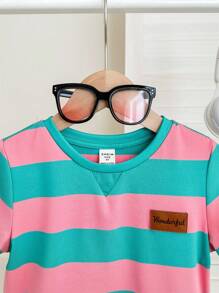 SHEIN 1 Áo thun cổ tròn tay ngắn kẻ sọc rộng rãi thoải mái cho bé trai, mềm mại và thoải mái, cổ điển và đa năng, phù hợp cho mùa xuân/hè - màu xanh lá - Xem 5