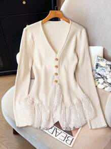 GlowEve CURVE Áo len đan ren chắp vá cổ chữ V màu trắng, tinh tế và sang trọng - trắng - Xem 1