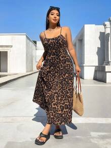 Solflare 大码豹纹细肩带露背连衣裙，配有可调节腰带和隐形拉链，适合春夏季 - 棕色 - 查看 6
