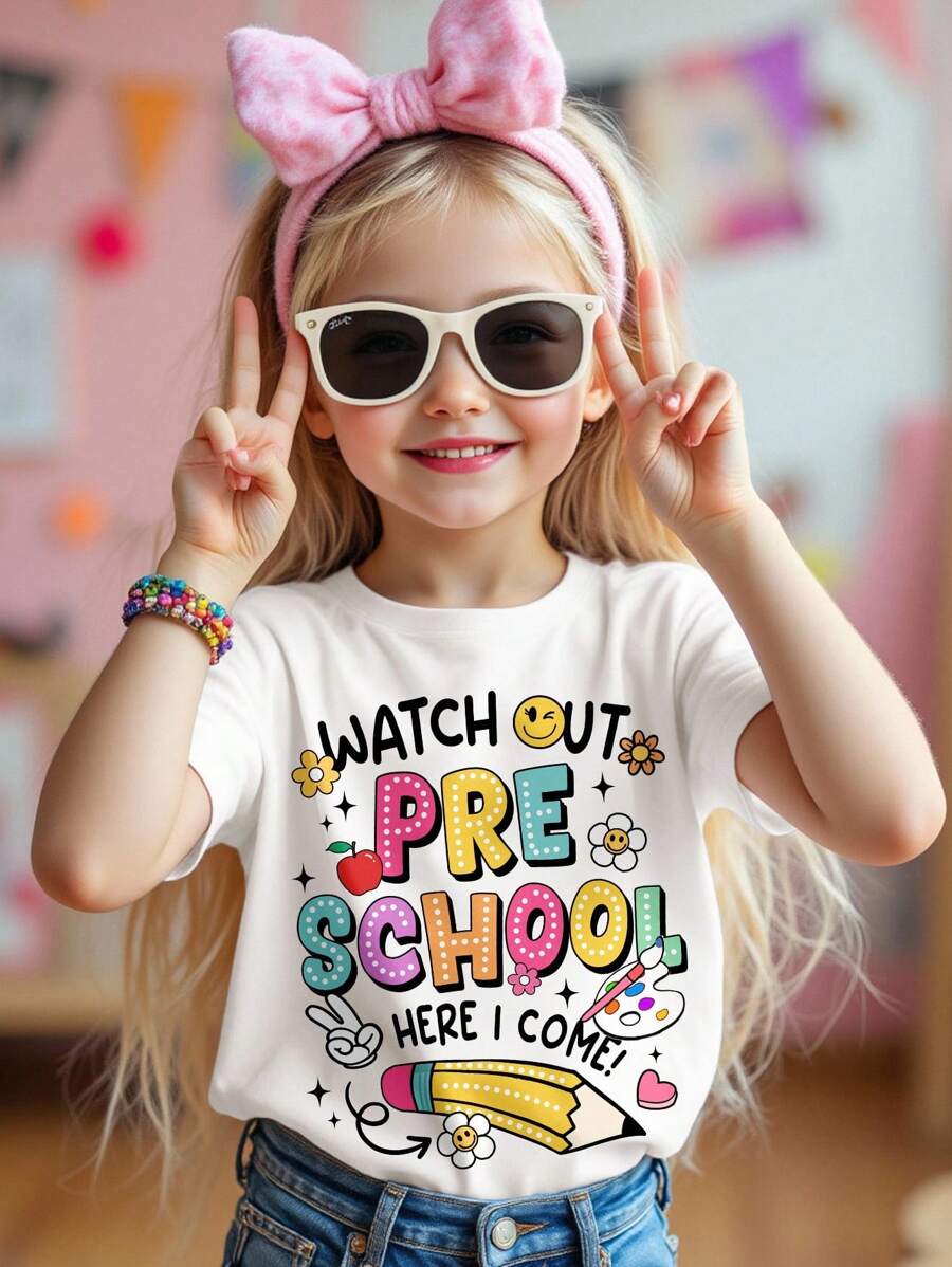SHEIN 小女孩返校蜡笔字母图案“小心幼儿园我来了！”圆领短袖 T 恤，休闲夏季，轻松舒适，秋季多层穿着，时尚休闲装，秋季上衣 - 白色 - 查看 1