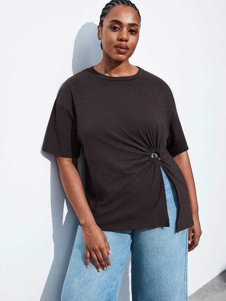 SHEIN Maija Plus Size Women's Cotton Round Neck Short Sleeve T-Shirt, With Metal Ring Design On Front Waist, Business Casual Basic Top,For Vintage Women Old Money Teacher For Women Romantic, Fashion, Versatile Summer Women Party Top Beach Holiday Vacation Going Out Graduation Elegant Women's Blouses Casual Blouses Formal Attire Work Office For Women