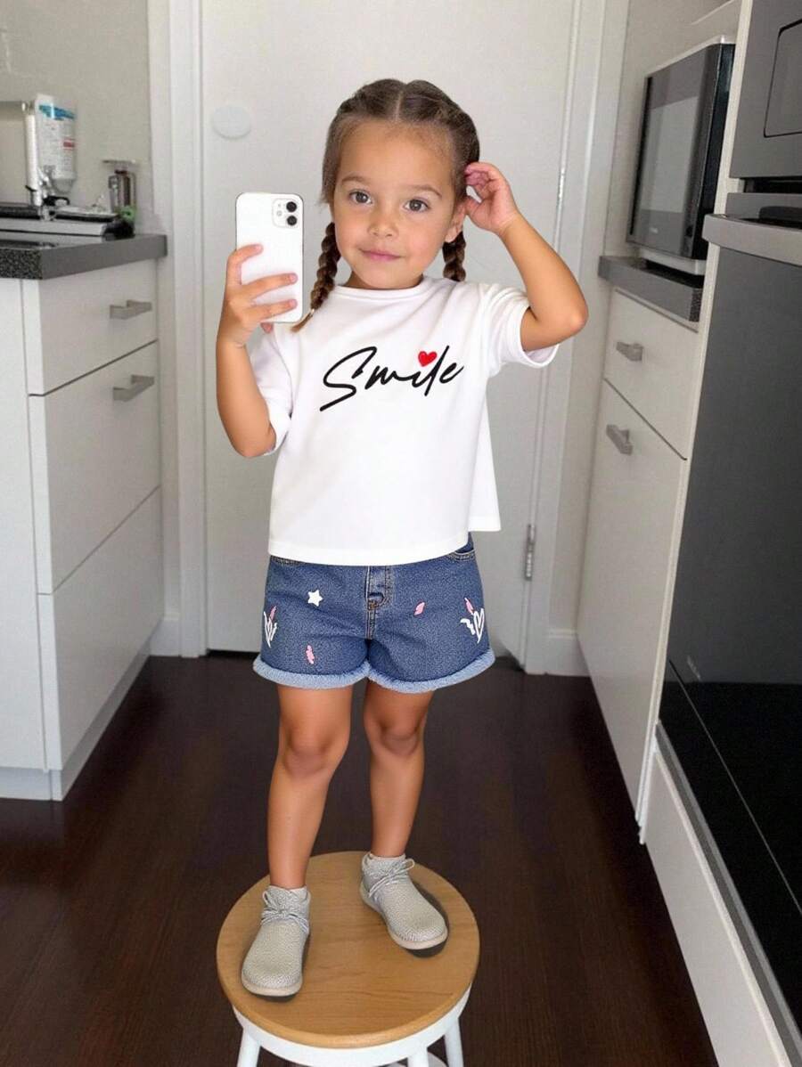 SHEIN Dziewczęcy swobodny, wygodny, prosty, okrągły dekolt, krótki rękaw, koszulka i spodenki jeansowe, 2-częściowy zestaw - Biały - Zobacz 1