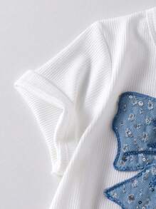 SHEIN Wildeya 2pcs/Set Young Girl Knitted White Short Sleeve Top T-Shirt & Blue Knitted Sequin Bow Decor Cargo Pants, Summer Outfit