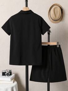 SHEIN Vacaura 2 件套青少年男孩纯色短袖单排扣衬衫和短裤休闲套装 - 黑色 - 查看 3