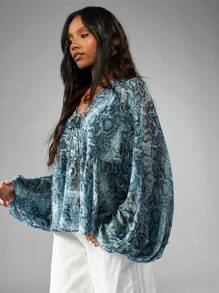 MISSGUIDED Balloon Sleeve Blouse Snake Python Print V Neck Boho Chic Long Sleeve Peasant Top Wide Flowing Empire Waist Pleated Fall Winter Fashion - Blue - View 3