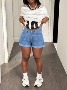 Slaydiva Women's Solid Color Pocket Casual Skinny Denim Shorts - Light Wash - View 4