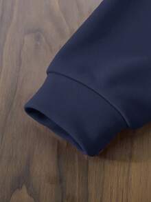 SHEIN 一件男童休闲校园风舒适时尚简约实用柔软压纹卫衣，适合春夏秋冬日常穿着、上学、户外活动和运动。 - 藏蓝色 - 查看 7