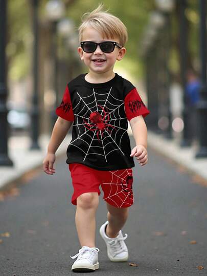 SHEIN Set de 2 piezas de top de manga corta con cuello redondo y shorts casuales minimalistas con estampado de araña de dibujos animados para niños, adecuado para verano