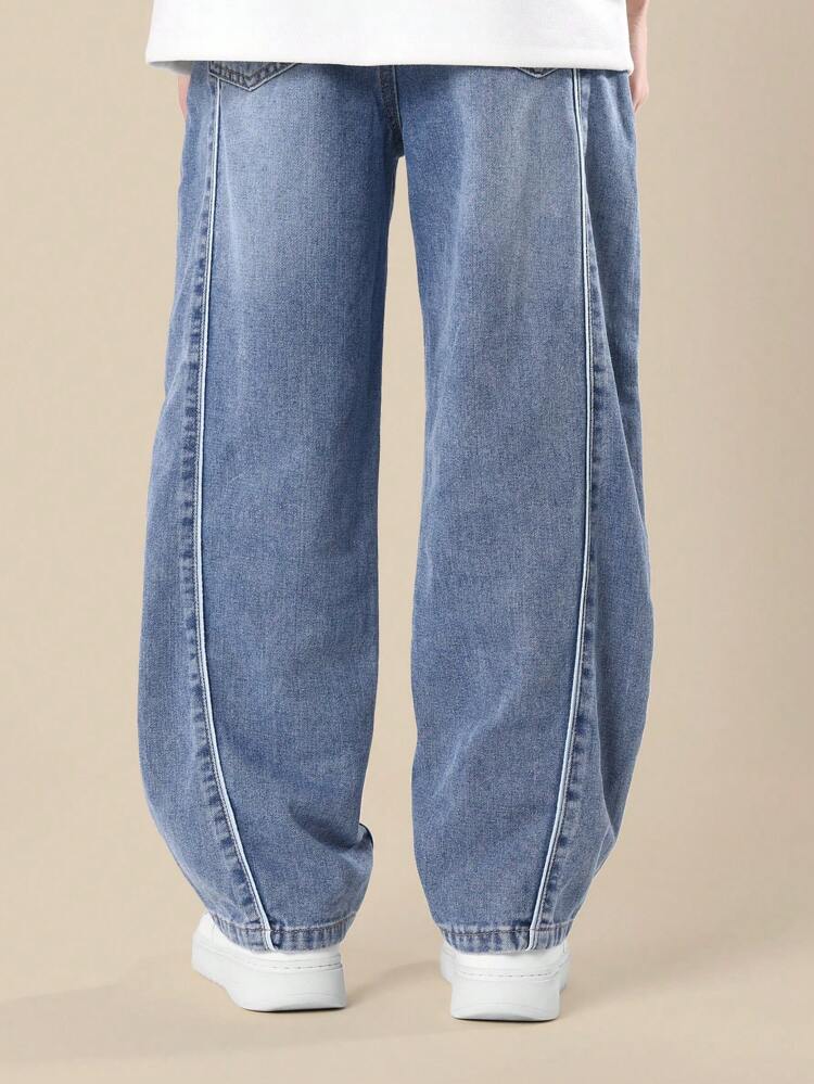 Denim-Jeans mit weitem Bein und seitlichen Paspeldetails