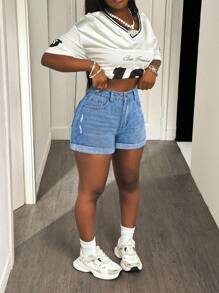 Slaydiva Women's Solid Color Pocket Casual Skinny Denim Shorts - Light Wash - View 3